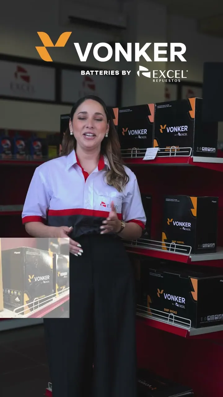 Reel de retail: presentadora mostrando repuestos dentro de la tienda